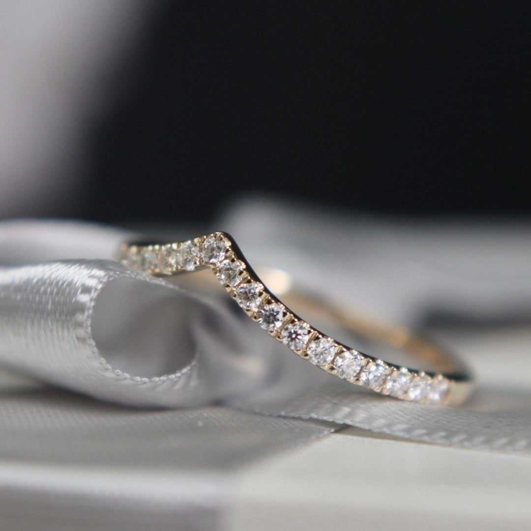 Mathieu Blanchard Bague V en or 14K et moissanites