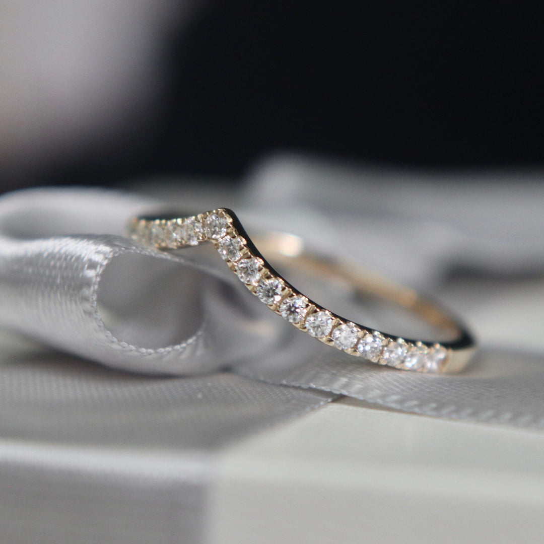 Mathieu Blanchard Bague V en or 14K et moissanites