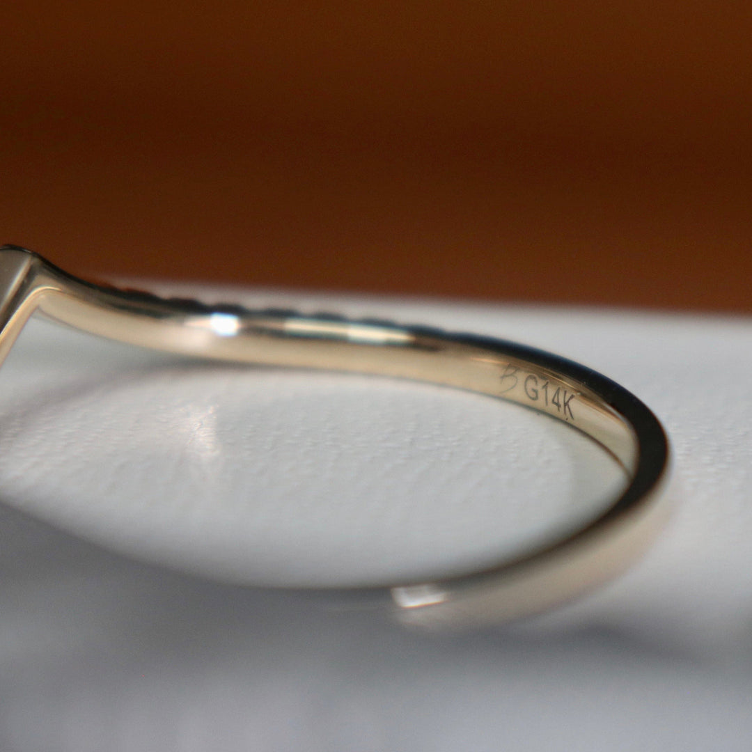 Mathieu Blanchard Bague V en or 14K et moissanites