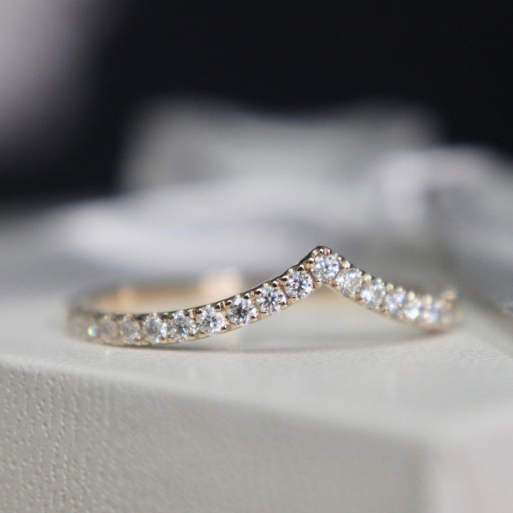 Mathieu Blanchard Bague V en or 14K et moissanites