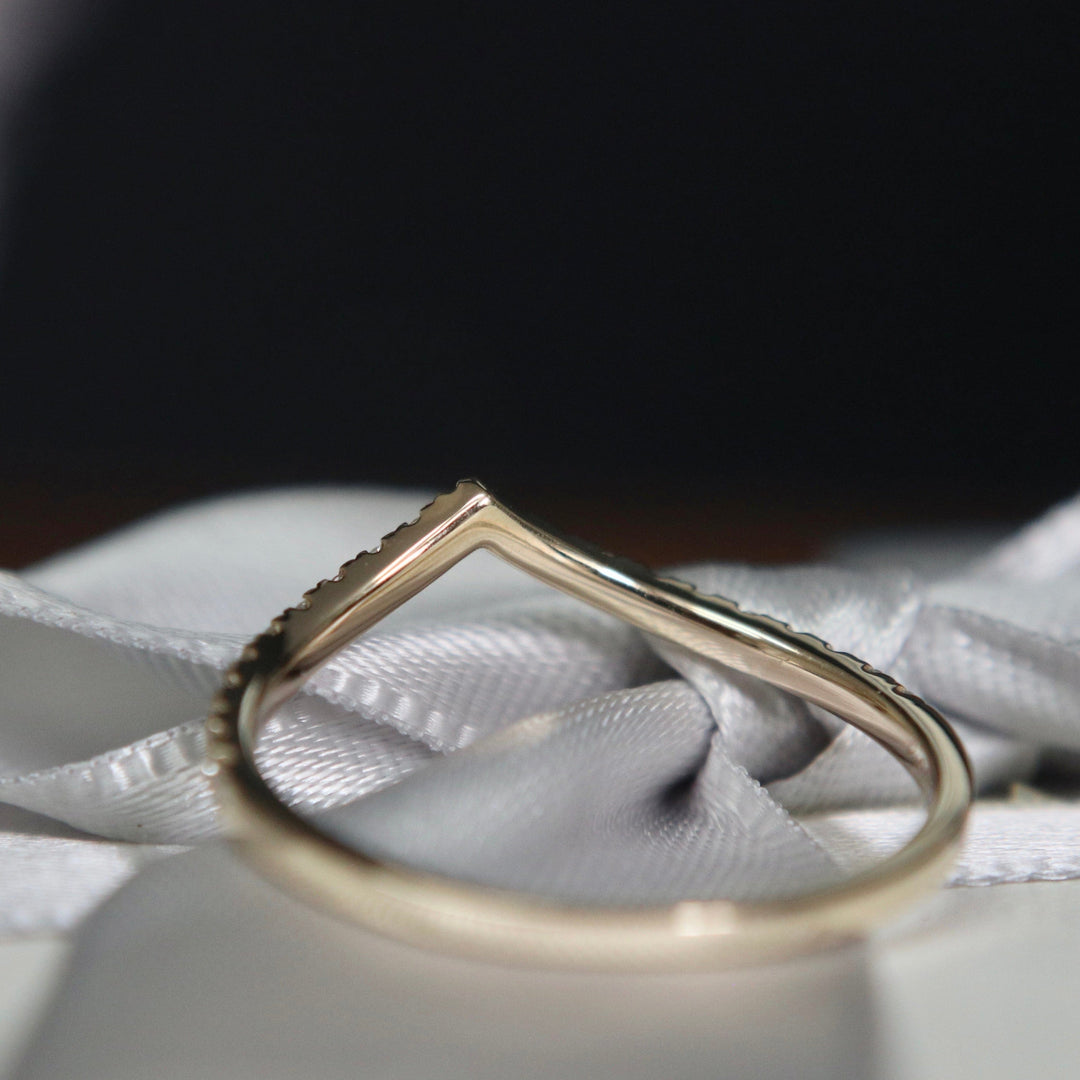 Mathieu Blanchard Bague V en or 14K et moissanites