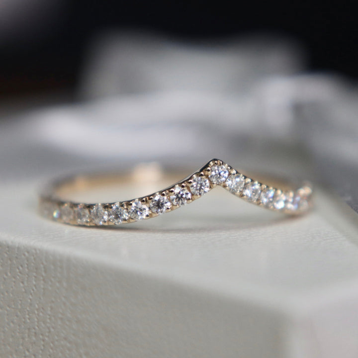 Mathieu Blanchard Bague V en or 14K et moissanites