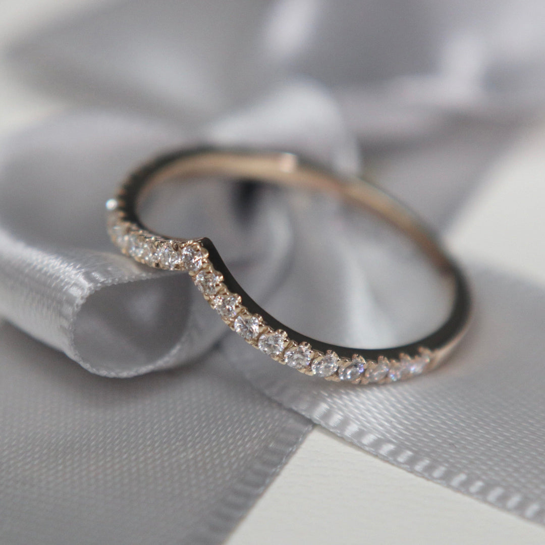 Mathieu Blanchard Bague V en or 14K et moissanites