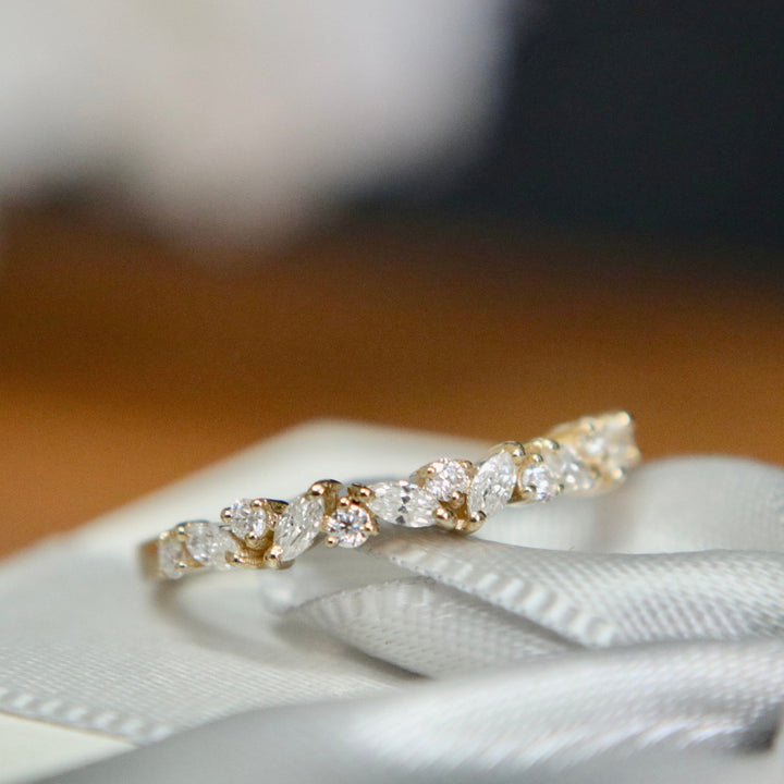 Mathieu Blanchard Bagues Bague semi-éternité Marquise en or 10K et moissanites