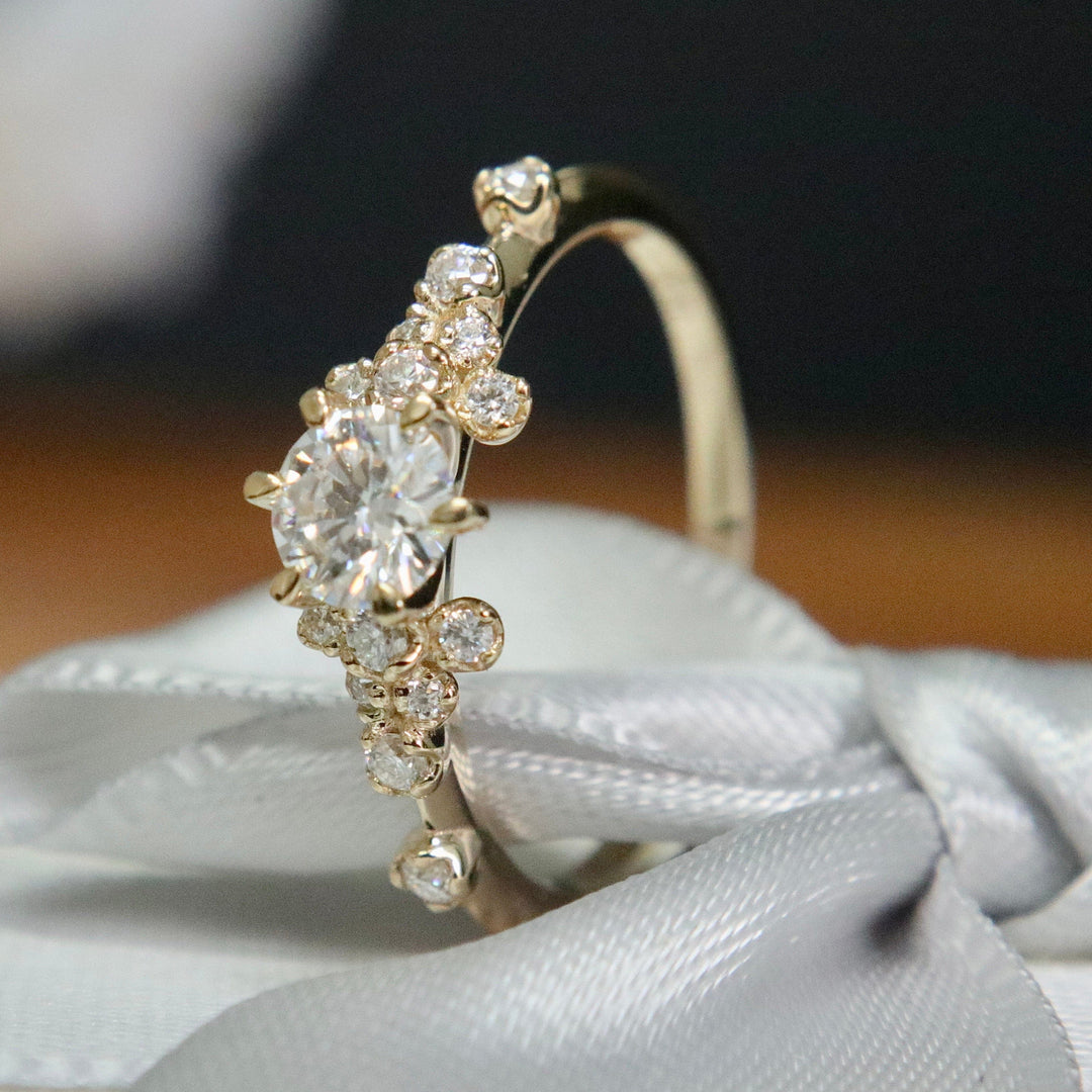 Mathieu Blanchard Bagues Grandeur 7 / Doré / Or 10K Bague solitaire Nuage en or 10K et moissanites