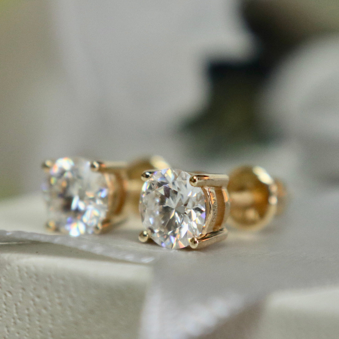 Mathieu Blanchard Boucles d'oreilles Boucles d'oreilles Classiques en or jaune ou blanc 10K et moissanites