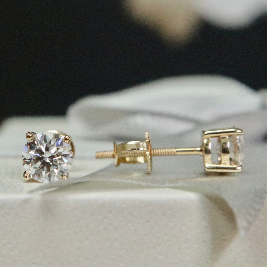 Mathieu Blanchard Boucles d'oreilles Boucles d'oreilles Classiques en or jaune ou blanc 10K et moissanites