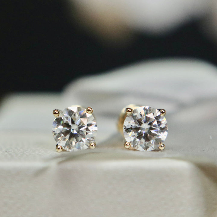 Mathieu Blanchard Boucles d'oreilles Boucles d'oreilles Classiques en or jaune ou blanc 10K et moissanites