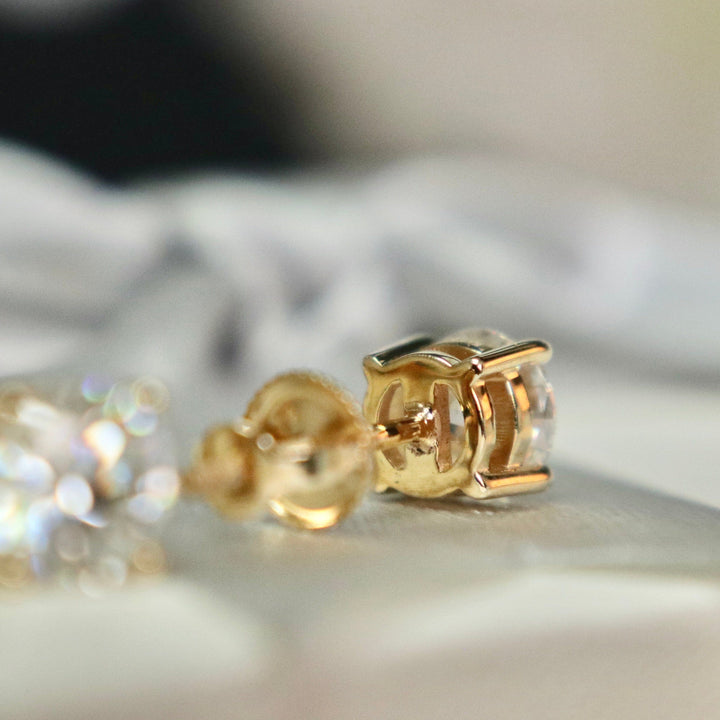 Mathieu Blanchard Boucles d'oreilles Boucles d'oreilles Classiques en or jaune ou blanc 10K et moissanites