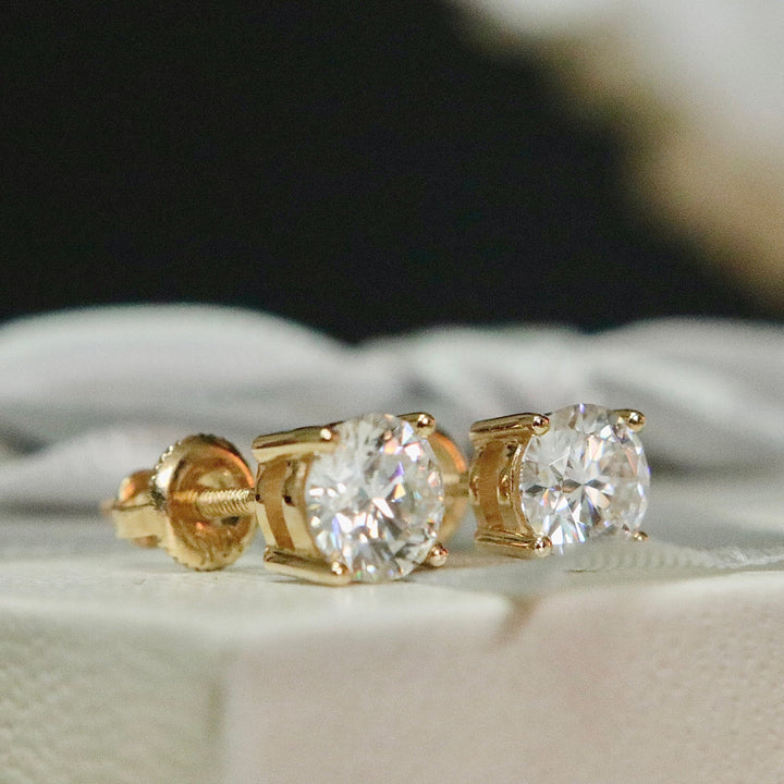 Mathieu Blanchard Boucles d'oreilles Boucles d'oreilles Classiques en or jaune ou blanc 10K et moissanites
