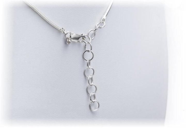 Michaud Michaud Colliers Collier avec quatre pouces de Shikshok en argent oxydé et perles rosées