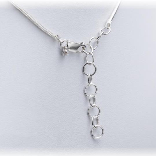 Michaud Michaud Colliers Collier avec un pouce de Shikshok en argent oxydé