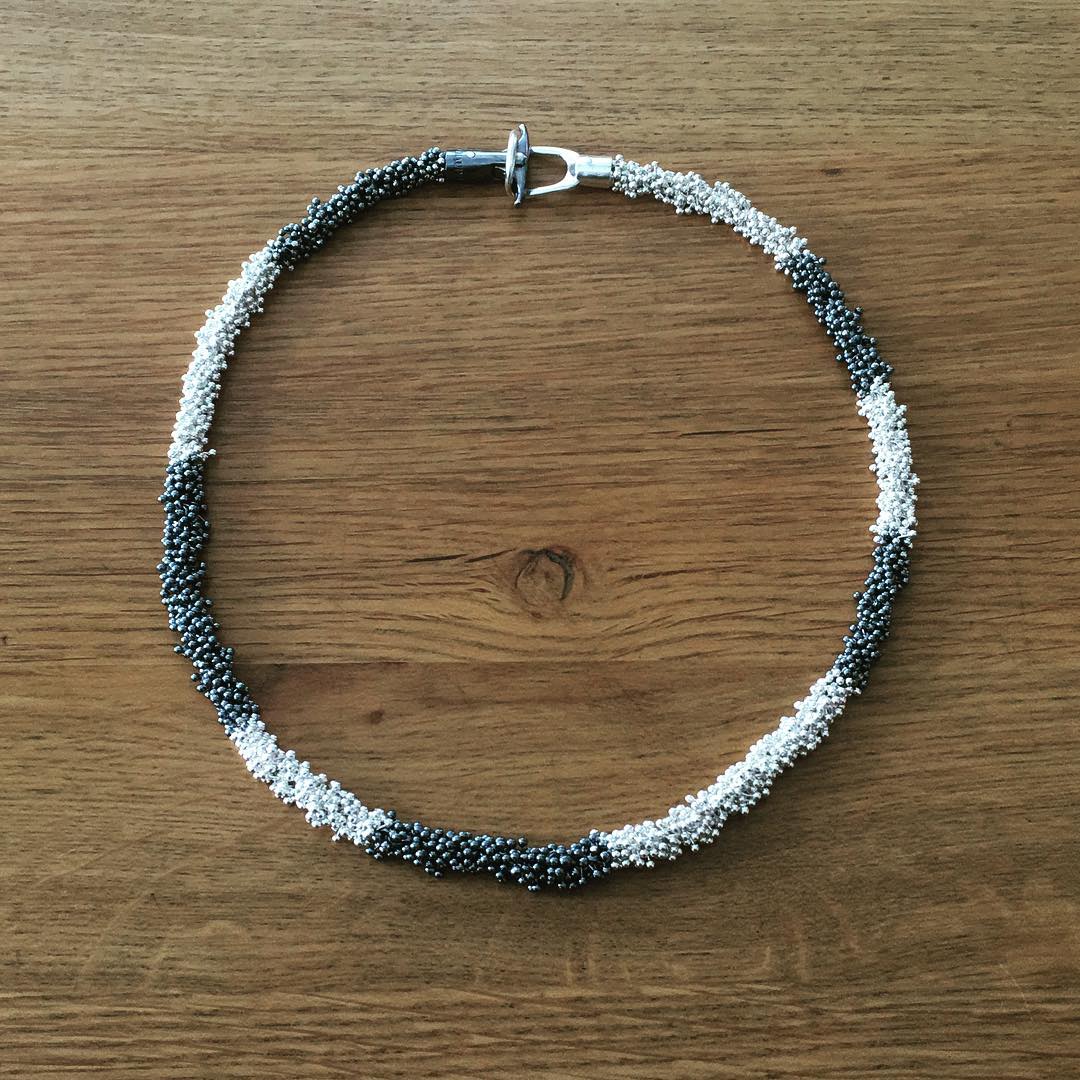 Michaud Michaud Grand collier noir et blanc ShikShok en argent