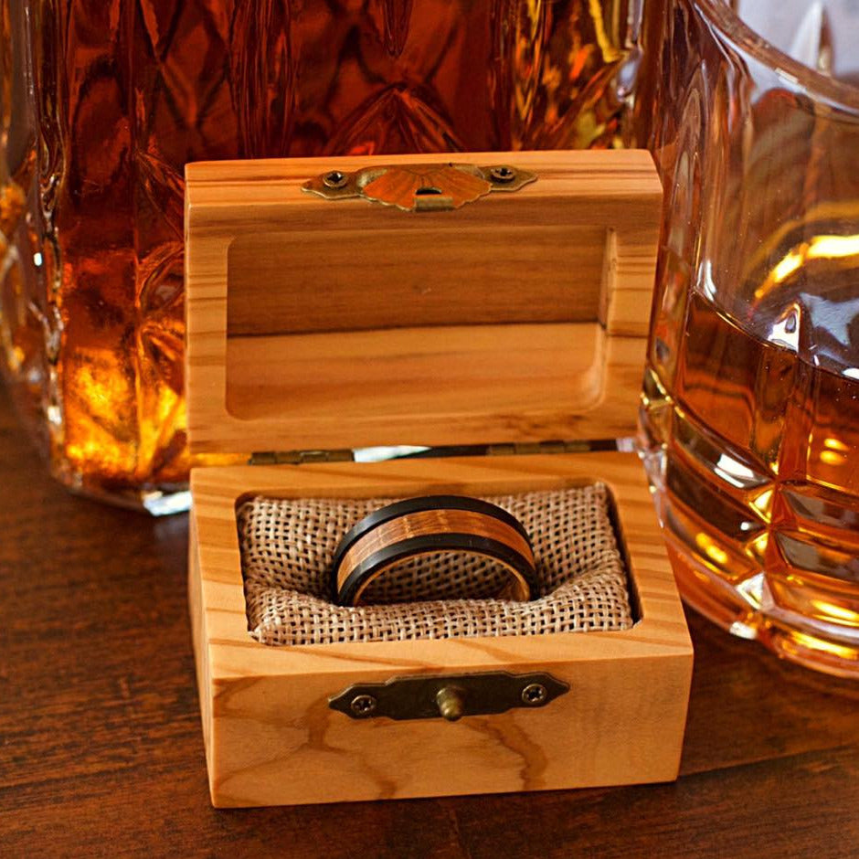 Roadtripmadewood Bagues Bague en tungstène et bois de whisky