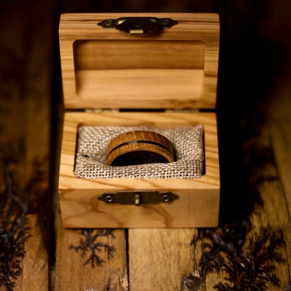 Roadtripmadewood Bagues Bague en tungstène et bois de whisky