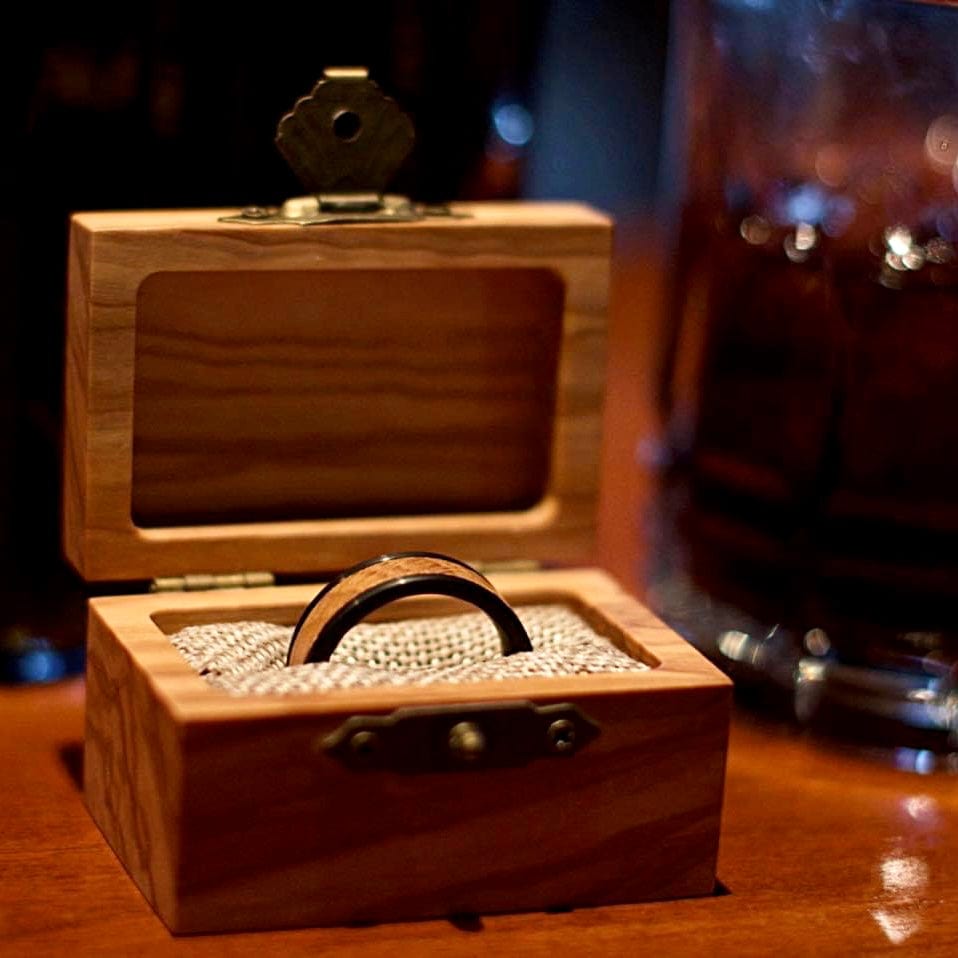 Roadtripmadewood Bagues Bague en tungstène et bois de whisky