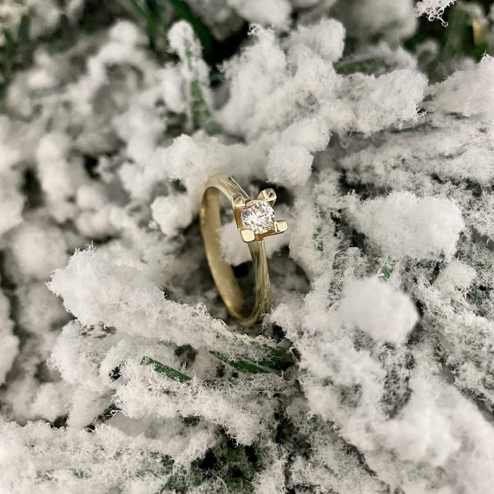 RPM Bague Classique Solitaire CZ en or 10K