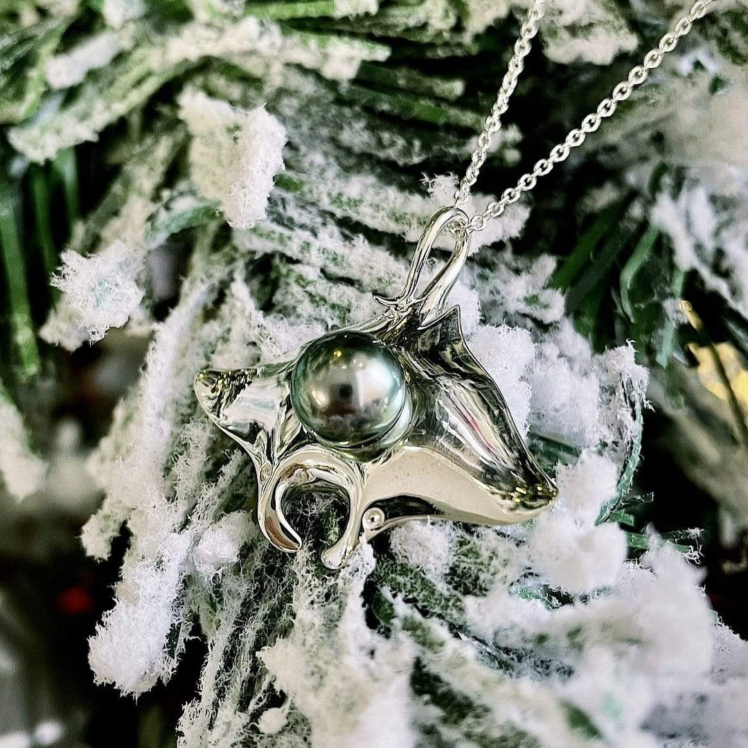 Tereva Colas Colliers Collier Raie Manta en argent sterling et perle de Tahiti 9mm