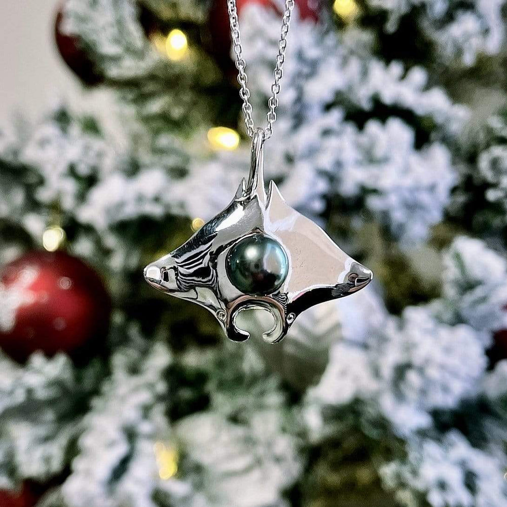 Tereva Colas Colliers Collier Raie Manta en argent sterling et perle de Tahiti 9mm