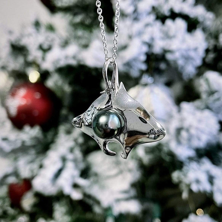 Tereva Colas Colliers Collier Raie Manta en argent sterling et perle de Tahiti 9mm